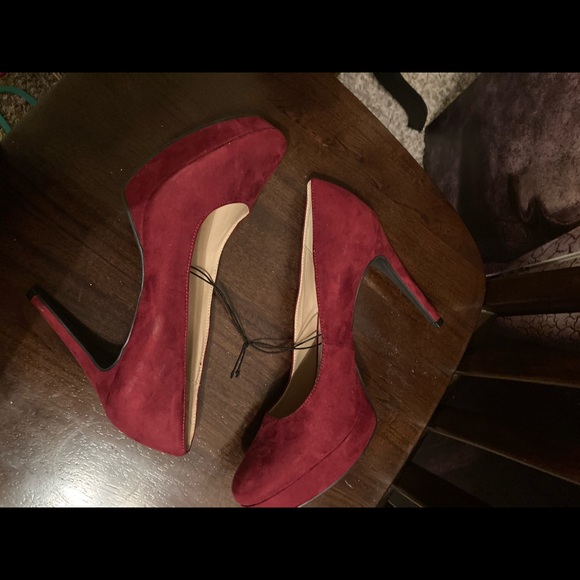 Heels - Picture 2 of 3